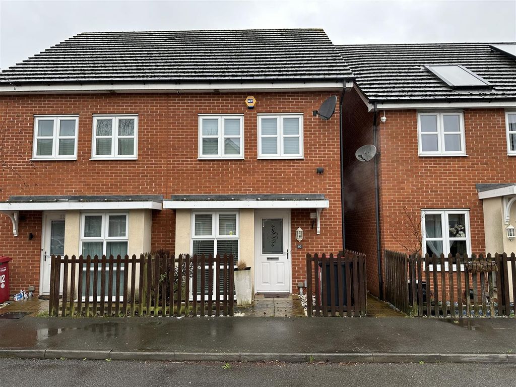 2 bed semidetached house to rent in Amesbury Road, Cippenham, Slough