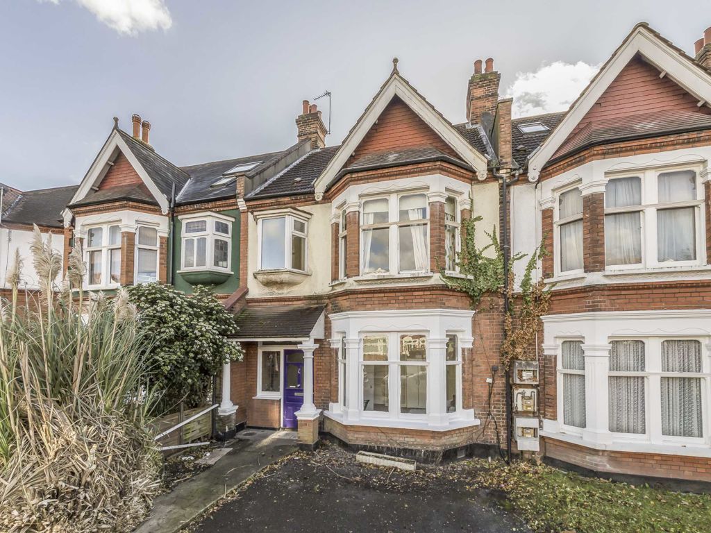 5 bed terraced house to rent in Tooting Bec Gardens, Streatham SW16