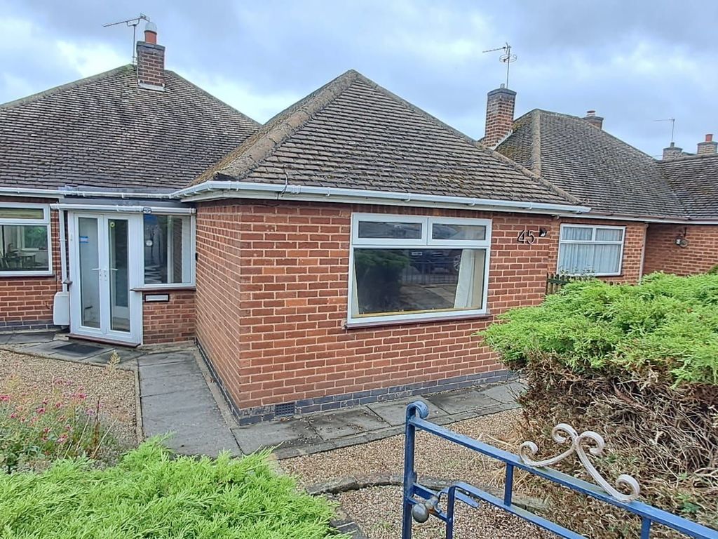 2 bed bungalow to rent in Ambergate Drive, Birstall, Leicester LE4, £