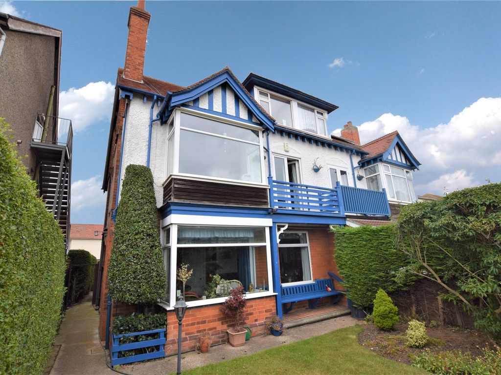 5 bed semidetached house for sale in North Parade Extension, Skegness