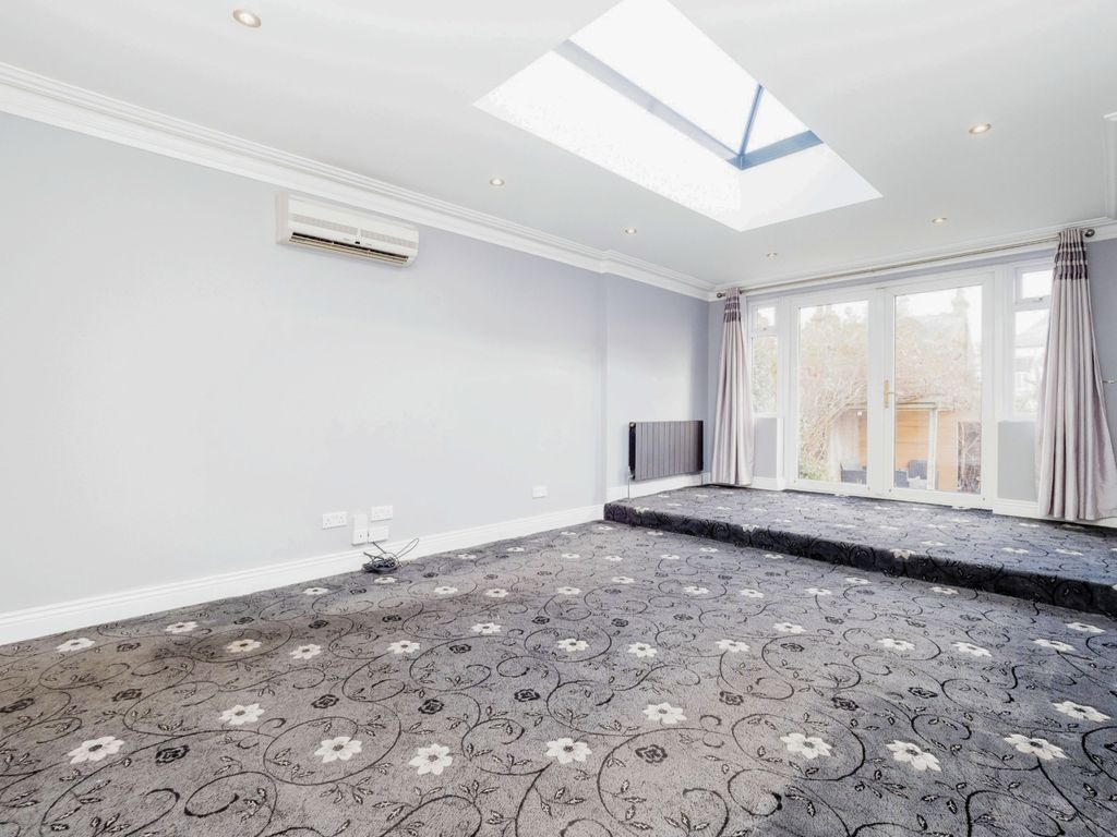 Malmesbury Road, London E18  