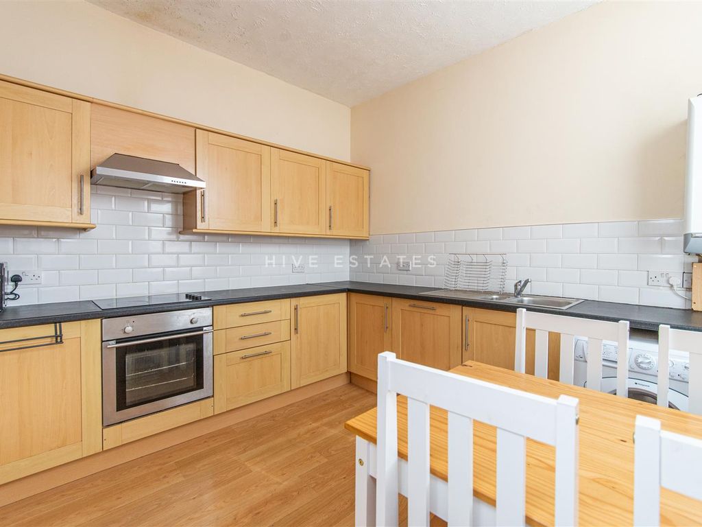 3 bed flat to rent in Helmsley Road, Sandyford, Newcastle Upon Tyne NE2