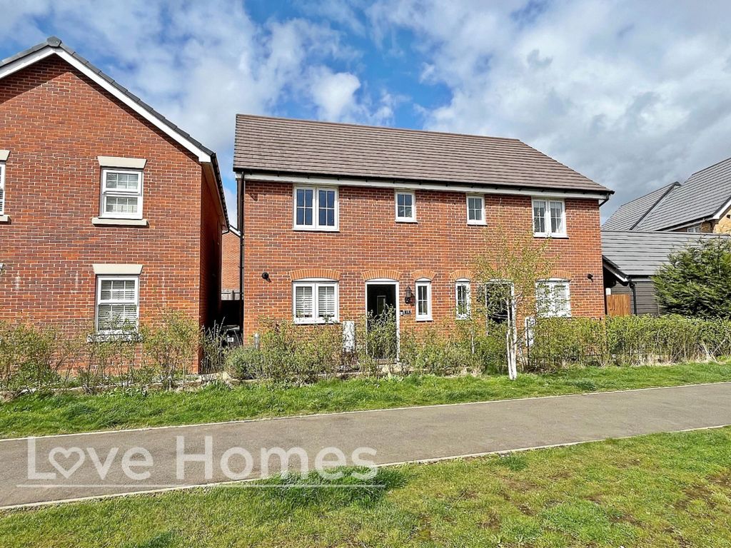 3 bed semidetached house for sale in Pankhurst Row, Flitwick, Bedford
