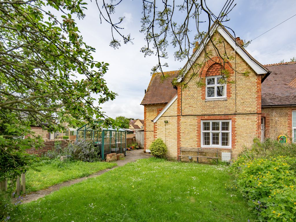 3 bed semidetached house for sale in Merton Road, Ambrosden, Bicester