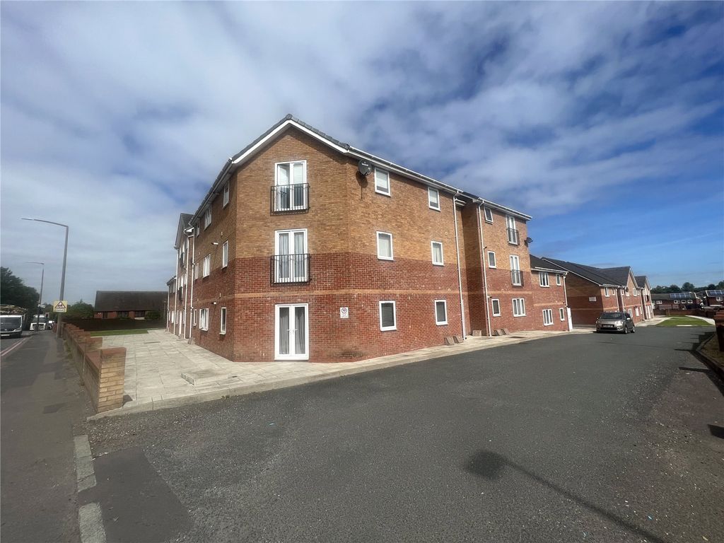 2 bed flat to rent in Dudley Road East, Tividale, Oldbury, West