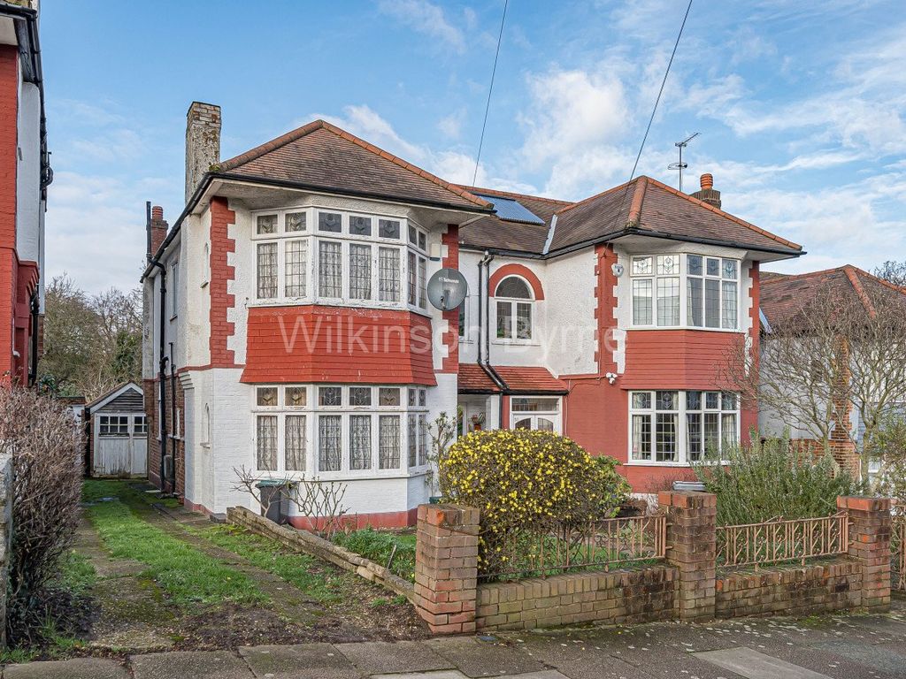 Woodfield Way, London N11