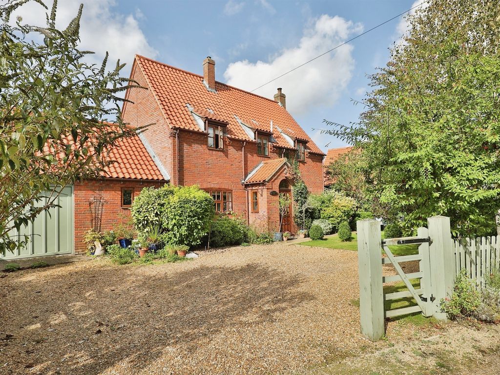 3 bed detached house for sale in Church Road, Holme Hale, Thetford IP25