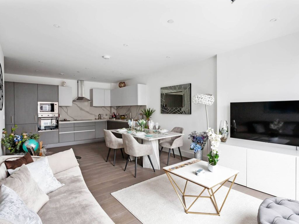 2 bed flat for sale in Otium House, Palmers Green, London N13, £525,000