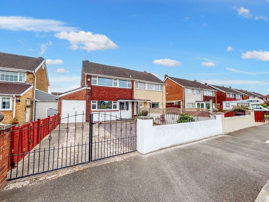 3 bed semidetached house for sale in Hillview Crescent, Newport NP19