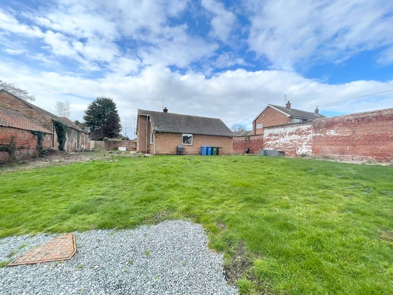 2 bed detached bungalow for sale in Meaux Road, Wawne, Hull HU7 Zoopla