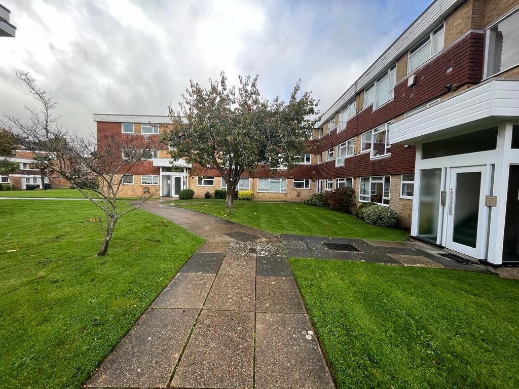 2 bed flat for sale in College Gardens, Worthing BN11 Zoopla
