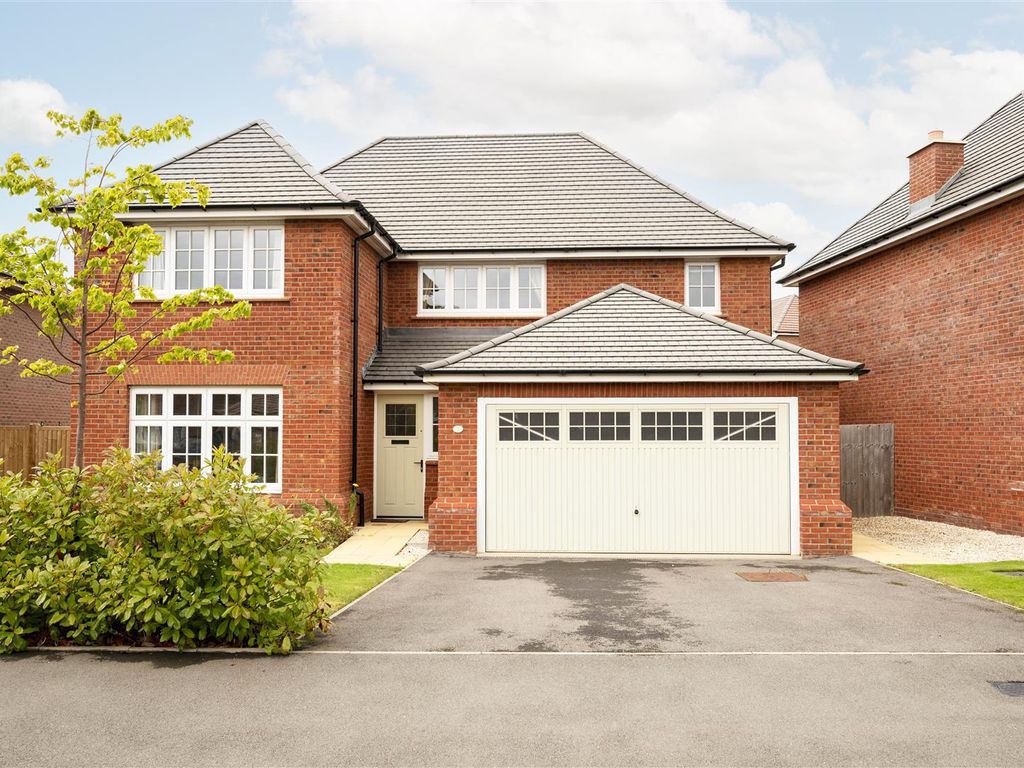 4 bed property for sale in Ophelia Crescent, Cawston, Rugby CV22, £