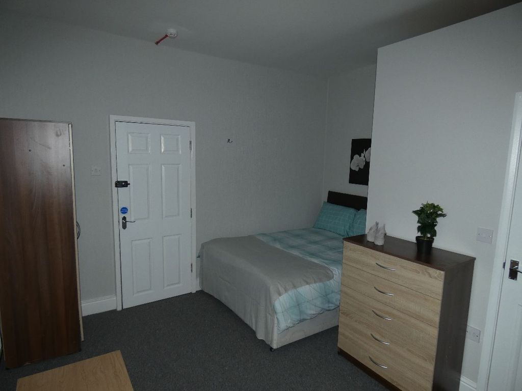 Room to rent in Room 4 Victoria Street, Basford, StokeOnTrent