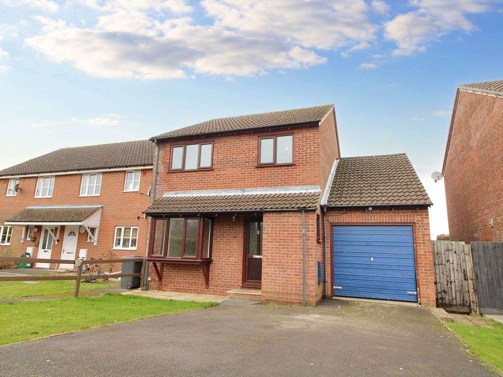 4 bed detached house for sale in Burtons Hill, Kintbury, Hungerford RG17, £450,000 Zoopla