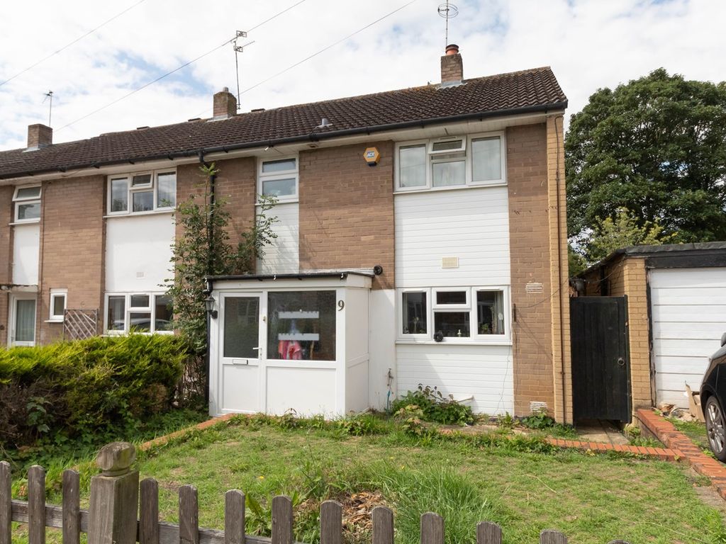 3 bed end terrace house to rent in West Close, Stevenage SG1, £1,400