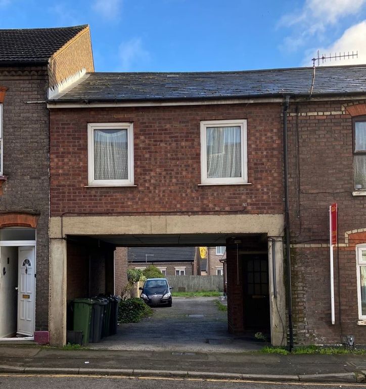 Flat 4 148 High Town Road Luton Bedfordshire LU2  