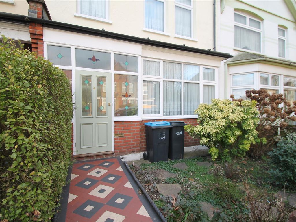 4 bed property for sale in Trinity Avenue, Enfield EN1 Zoopla