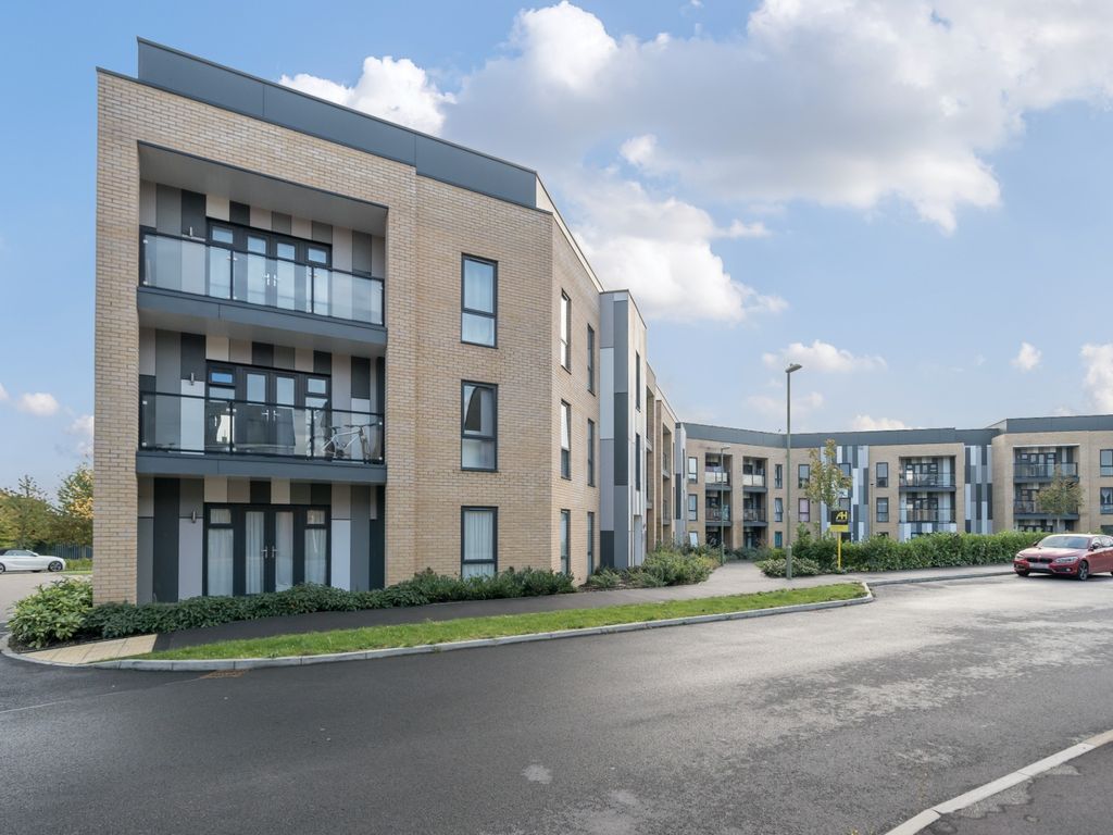 2 bed flat for sale in Cashmere Drive, Andover SP11, £210,000 Zoopla