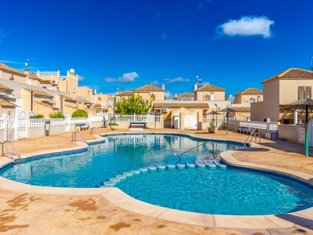 3 bed town house for sale in Alicante, Spain, £123,296 Zoopla