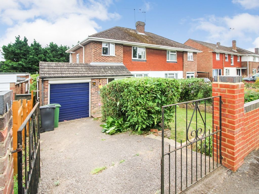 3 bed semidetached house for sale in Fairford Road, Tilehurst, Reading
