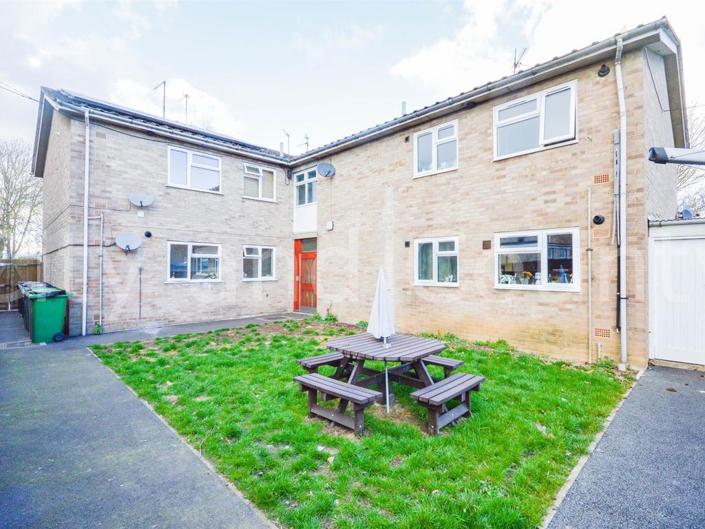Hallfields Lane, Peterborough PE4