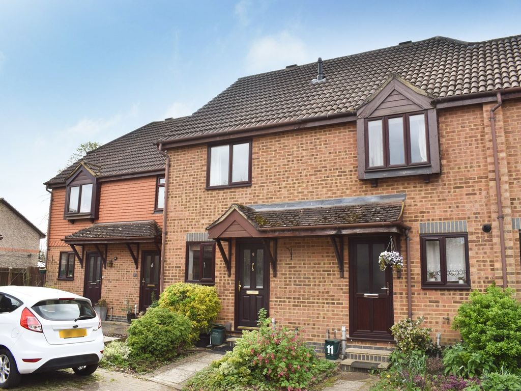 2 bed terraced house to rent in Hersham Gardens, Hersham, WaltonOn