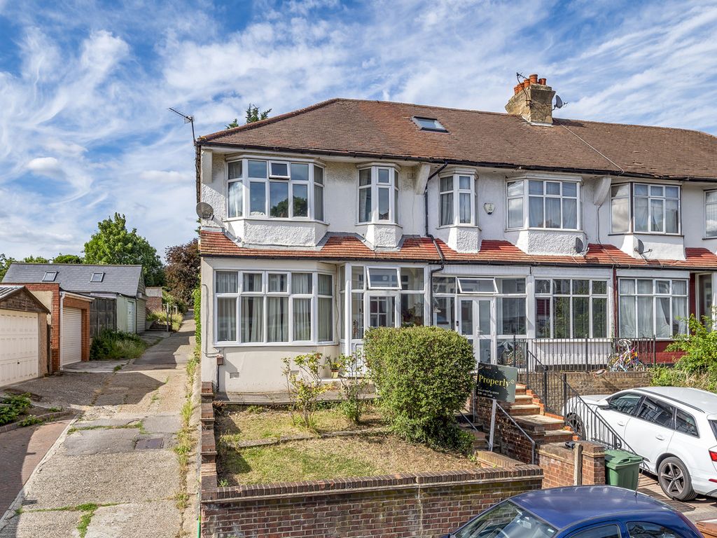 3 bed end terrace house for sale in Chingford Avenue, London E4 Zoopla