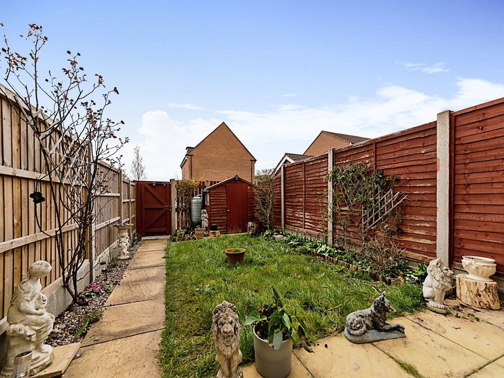 4 bed town house for sale in Roman Road, Corby NN18, £260,000 Zoopla