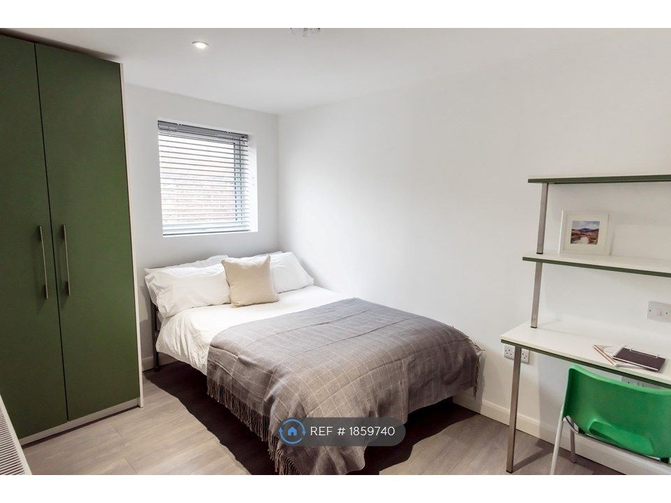 5 bed terraced house to rent in Queen Anne Street, StokeOnTrent ST4