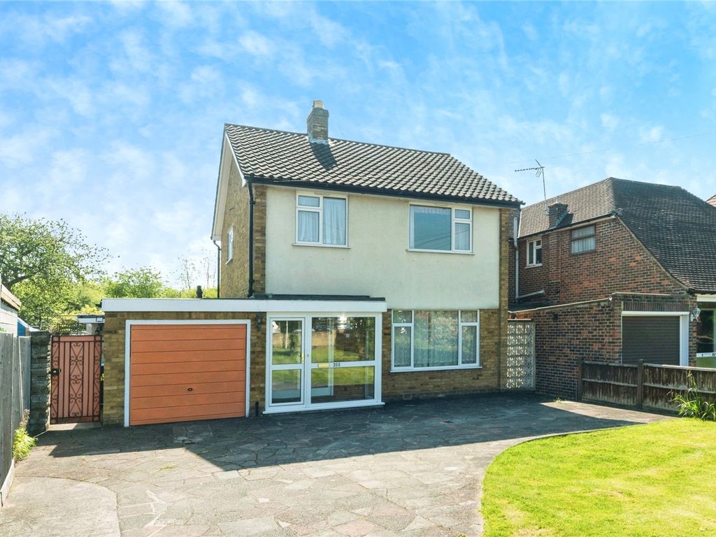 3 bed detached house for sale in Leatherhead Road, Chessington KT9, £600,000 Zoopla