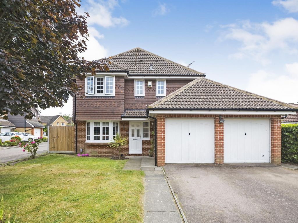 4 bed detached house for sale in Shaftesbury Road, Maidenbower, Crawley