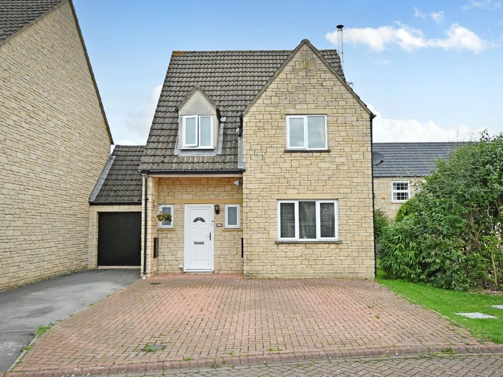 4 bed linkdetached house for sale in Perrinsfield, Lechlade GL7, £