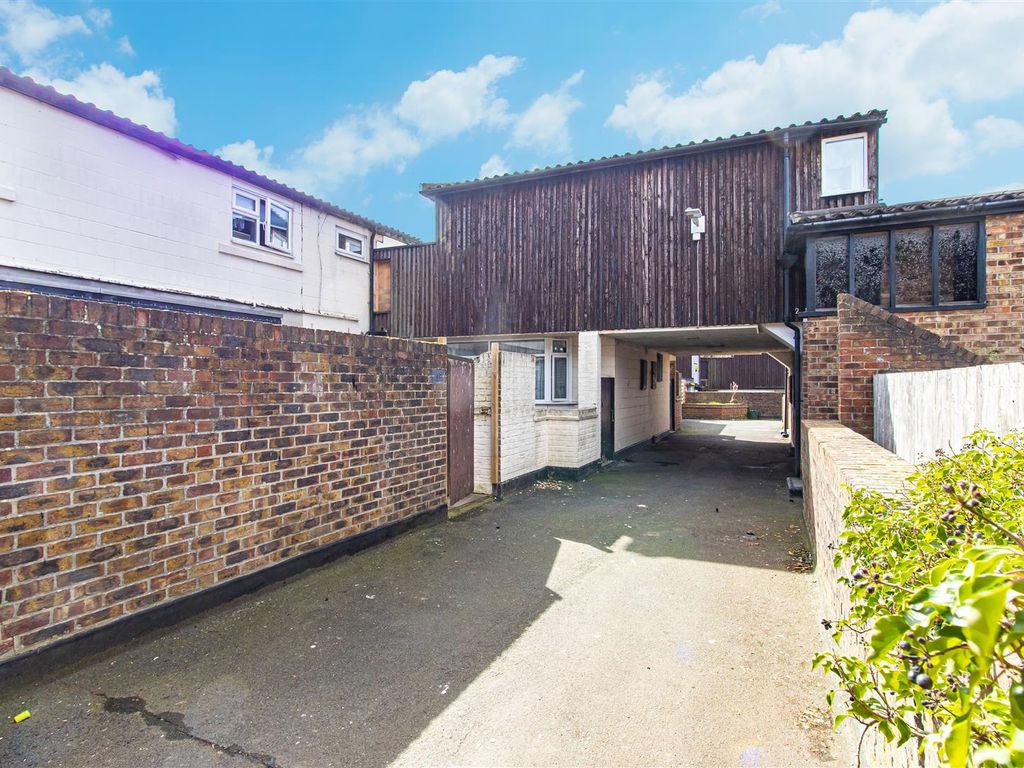 4 bed terraced house for sale in Manning Grove, Langdon Hills SS16 Zoopla