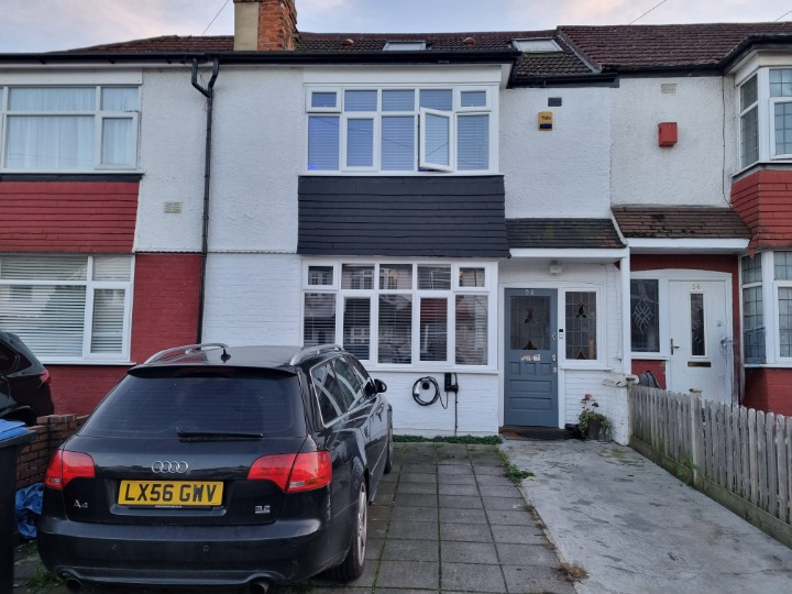 3 bed terraced house to rent in Orpington Gardens, London N18, £2,400