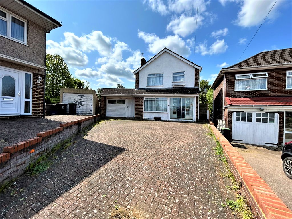 3 bed detached house for sale in Woodbrook Gardens, Waltham Abbey EN9