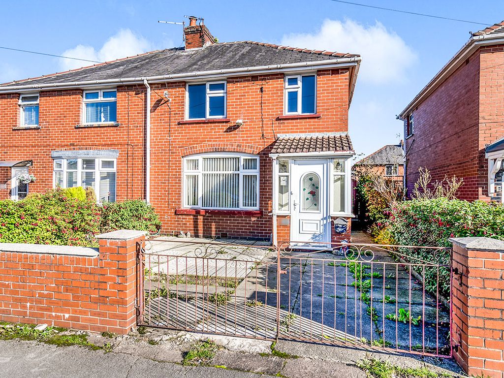 3 bed semidetached house for sale in Pilkington Road, Kearsley, Bolton