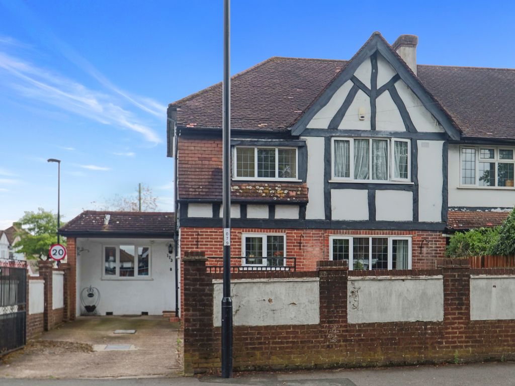3 bed barn conversion for sale in Coulsdon Road, Coulsdon CR5 Zoopla