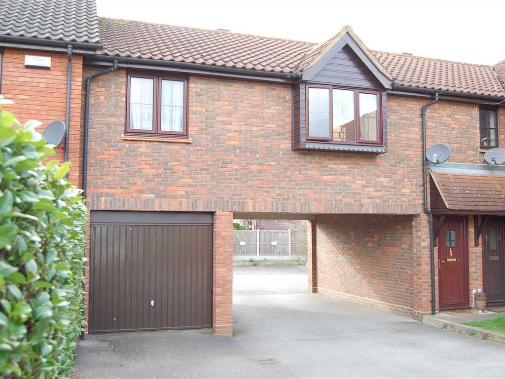 1 bed flat to rent in Lichfield Close, Chelmsford CM1, £900 pcm Zoopla