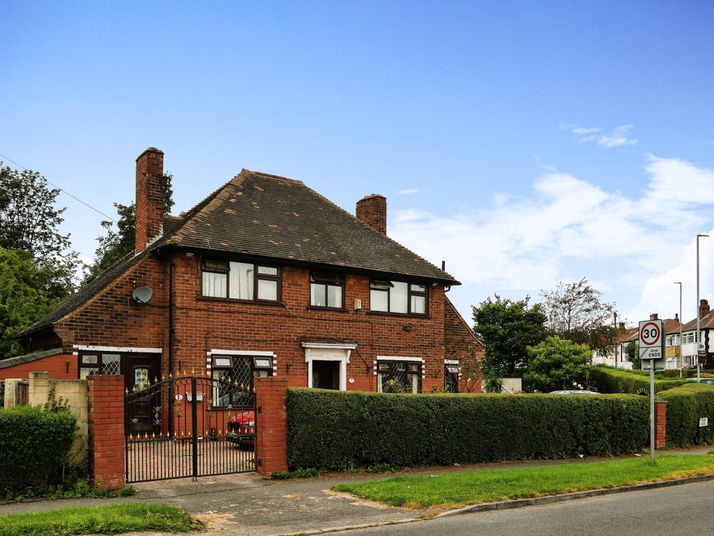 5 bed detached house for sale in Foundry Avenue, Leeds LS8, £530,000