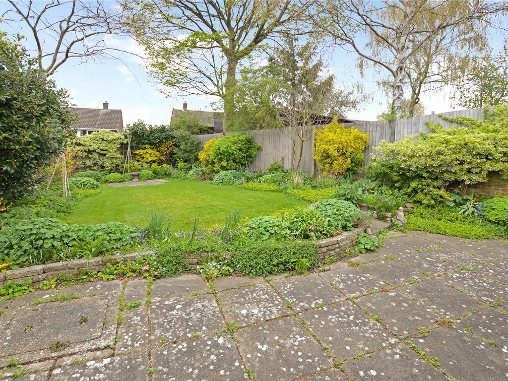 3 bed bungalow for sale in Langdale Road, Dunstable, Bedfordshire LU6