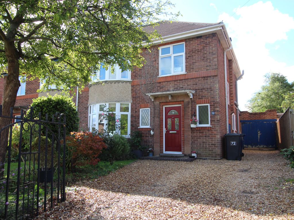 4 bed semidetached house for sale in Thornton Road, Girton, Cambridge