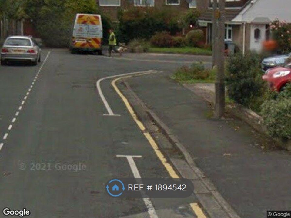 3 bed semidetached house to rent in Daresbury Avenue, Altrincham WA15