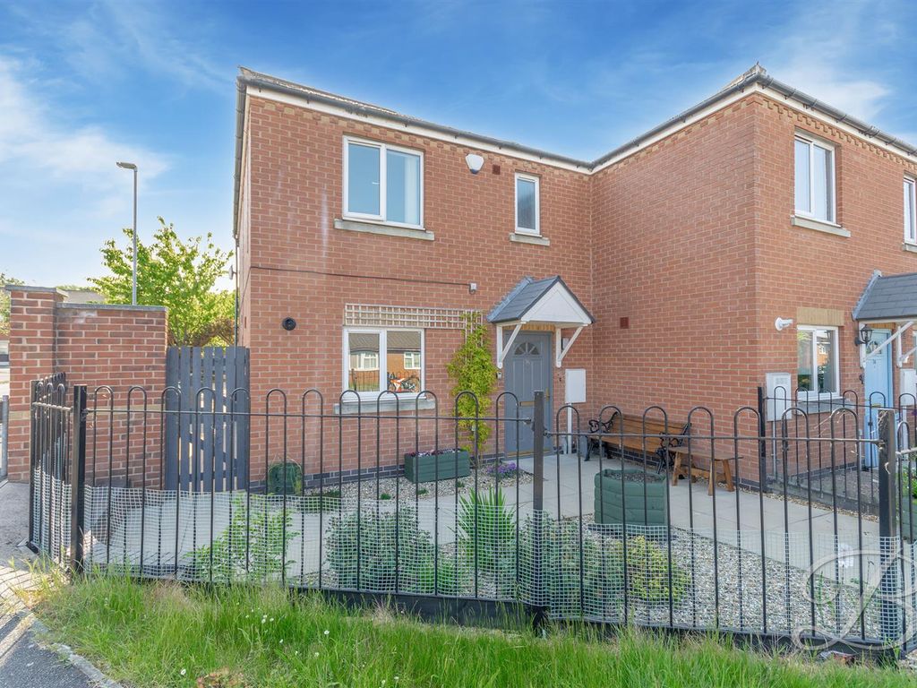 2 bed end terrace house for sale in Sherwood Street, Mansfield