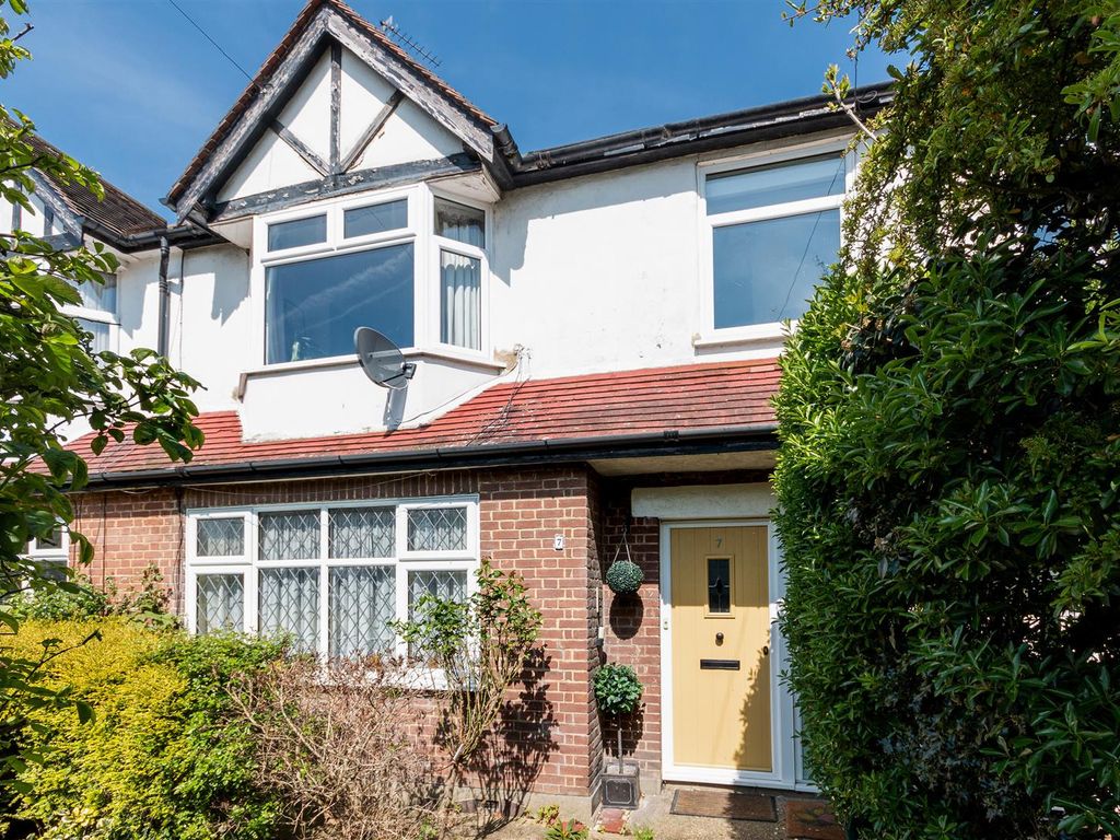 3 bed for sale in Heyford Avenue, London SW20 Zoopla