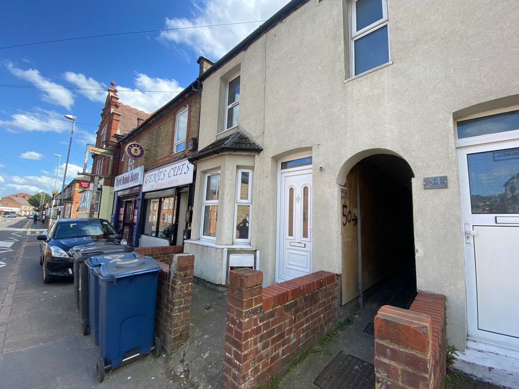 4 bed semidetached house to rent in Green Street, High HP11, £