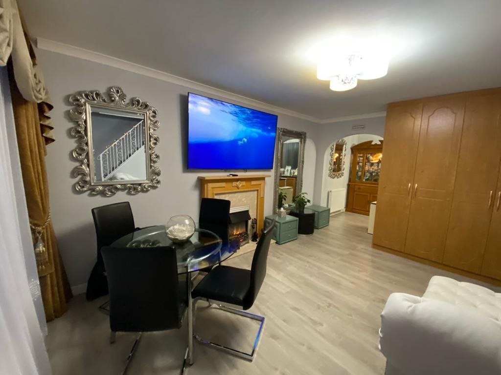 Room to rent in Milton Road, Ickenham, Uxbridge UB10, £800 pcm Zoopla