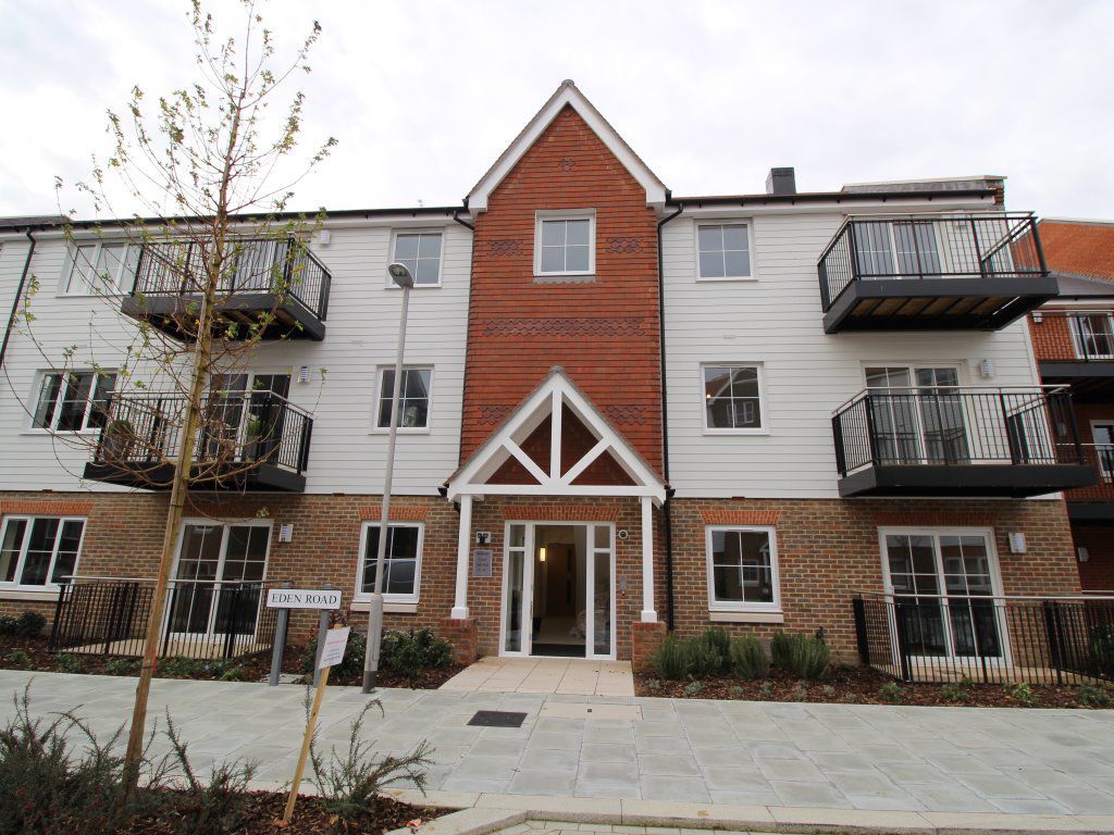 1 bed flat to rent in Eden Road, Dunton Green, Sevenoaks TN14, £1,300