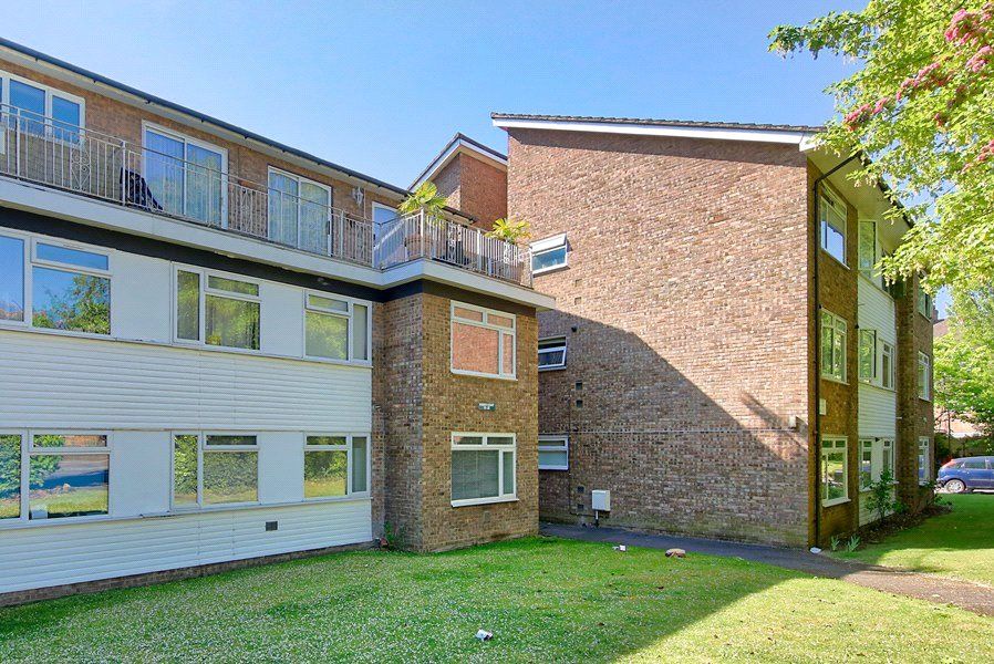 2 bed flat for sale in The Avenue, Worcester Park KT4 Zoopla