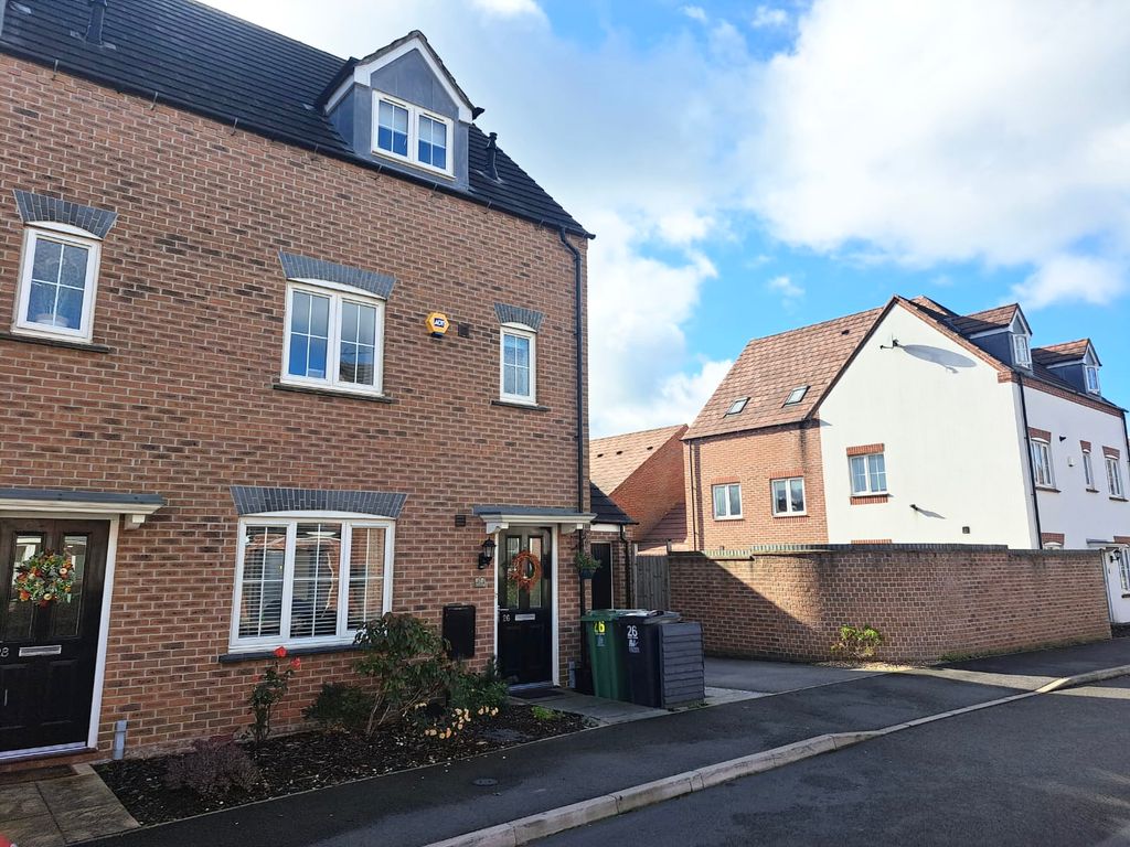 4 bed town house for sale in Denby Bank, Marehay, Ripley DE5, £240,000