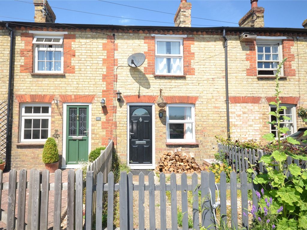 2 bed terraced house for sale in Quainton Road, Waddesdon, Aylesbury